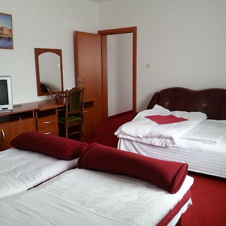 Hotel Mirni Kutak Otočac Exterior foto