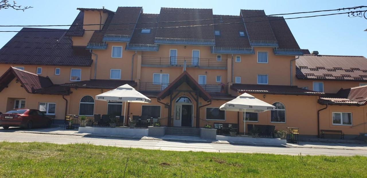 Hotel Mirni Kutak Otočac Exterior foto
