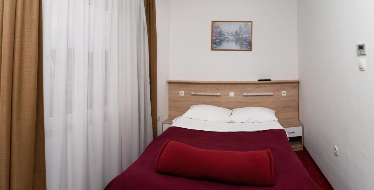 Hotel Mirni Kutak Otočac Exterior foto
